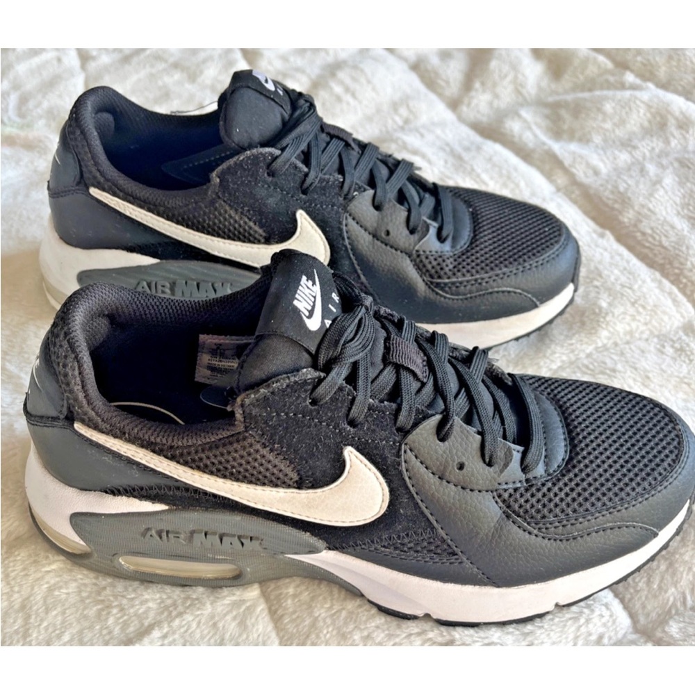 Nike Men's Black and White Air Max Sneakers